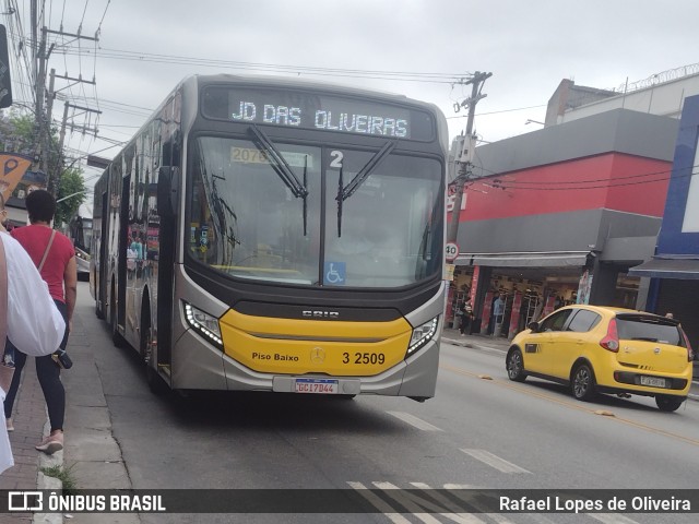 Viação Metrópole Paulista - Zona Leste 3 2509 na cidade de São Paulo, São Paulo, Brasil, por Rafael Lopes de Oliveira. Número da foto: #11579715.