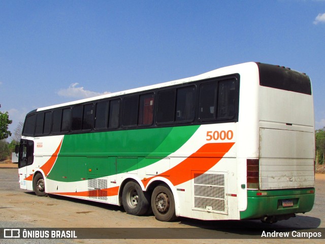 Ônibus Particulares 5000 na cidade de Pirapora, Minas Gerais, Brasil, por Andrew Campos. Número da foto: #11507259.