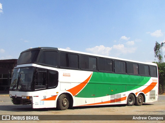 Ônibus Particulares 5000 na cidade de Pirapora, Minas Gerais, Brasil, por Andrew Campos. Número da foto: #11507262.