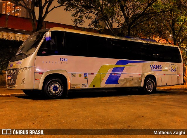 Vans Mil 1050 na cidade de São Paulo, São Paulo, Brasil, por Matheus Zaghi. ID da foto: 11584212.