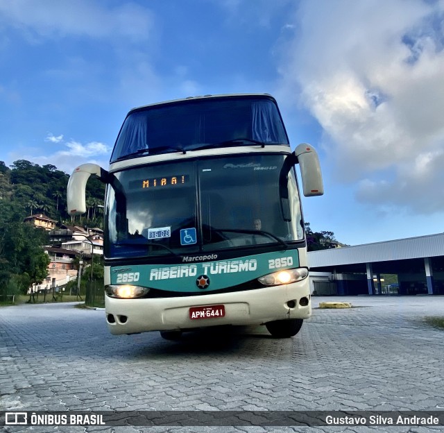 Ribeiro Turismo 2850 na cidade de Petrópolis, Rio de Janeiro, Brasil, por Gustavo Silva Andrade. ID da foto: 11517964.