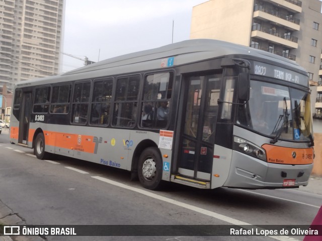 Viação Gato Preto 8 2493 na cidade de São Paulo, São Paulo, Brasil, por Rafael Lopes de Oliveira. Número da foto: #11518157.