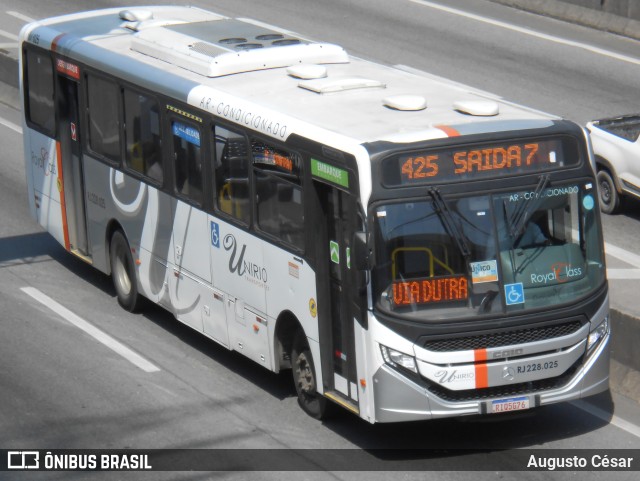 UniRio Transportes RJ 228.025 na cidade de São João de Meriti, Rio de Janeiro, Brasil, por Augusto César. ID da foto: 11521963.