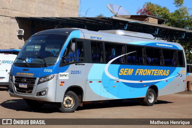 Sem Fronteiras Turismo 2225 na cidade de Congonhas, Minas Gerais, Brasil, por Matheus Henrique. Número da foto: #11524058.