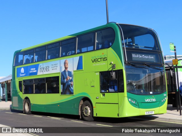 Southern Vectis 1616 na cidade de Ryde, Isle of Wight, Inglaterra, por Fábio Takahashi Tanniguchi. ID da foto: 11588836.