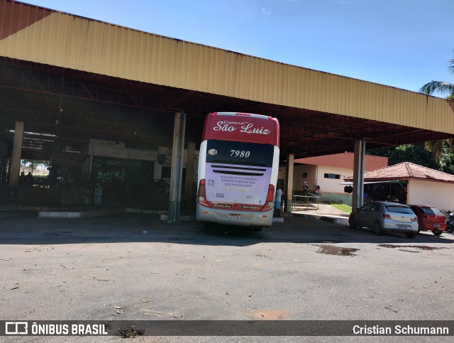 Expresso São Luiz 7980 na cidade de Alta Floresta, Mato Grosso, Brasil, por Cristian Schumann. Número da foto: #11610320.
