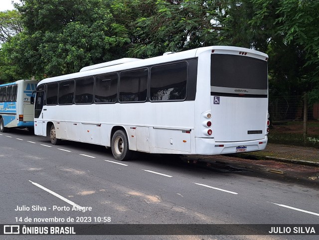 Ônibus Particulares 8106 na cidade de Porto Alegre, Rio Grande do Sul, Brasil, por JULIO SILVA. ID da foto: 11621646.