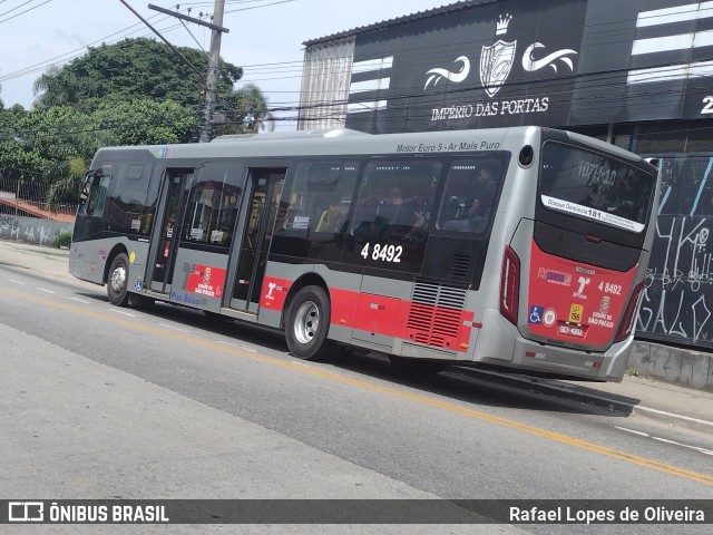 Express Transportes Urbanos Ltda 4 8492 na cidade de São Paulo, São Paulo, Brasil, por Rafael Lopes de Oliveira. ID da foto: 11620352.