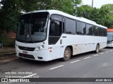 Ônibus Particulares 8106 na cidade de Porto Alegre, Rio Grande do Sul, Brasil, por JULIO SILVA. Número da foto: #11621654.