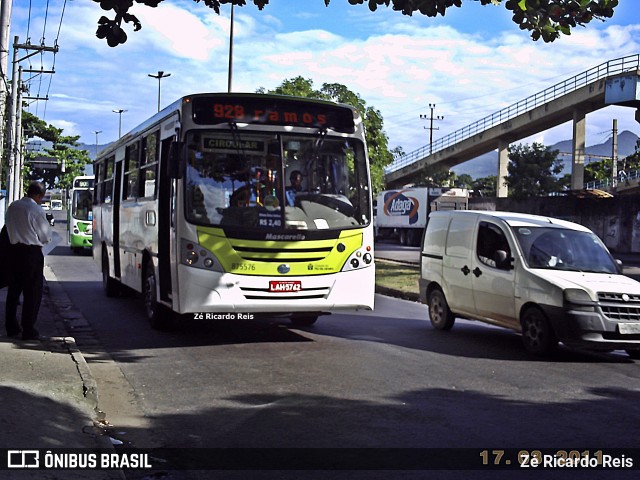 Viação Madureira Candelária B75576 na cidade de Rio de Janeiro, Rio de Janeiro, Brasil, por Zé Ricardo Reis. ID da foto: 11629610.