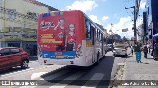 Transportadora Globo 277 na cidade de Recife, Pernambuco, Brasil, por Luiz Adriano Carlos. Número da foto: #11631630.