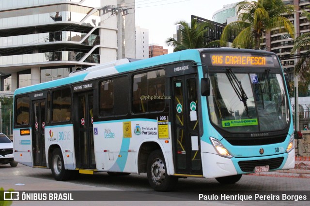 Via Urbana 30516 na cidade de Fortaleza, Ceará, Brasil, por Paulo Henrique Pereira Borges. Número da foto: #11633540.