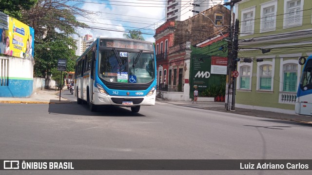 Consórcio Recife 742 na cidade de Recife, Pernambuco, Brasil, por Luiz Adriano Carlos. Número da foto: #11634484.