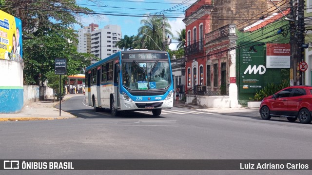 Consórcio Recife 229 na cidade de Recife, Pernambuco, Brasil, por Luiz Adriano Carlos. ID da foto: 11634480.