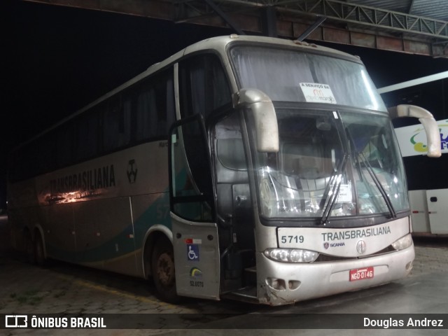 Transbrasiliana Transportes e Turismo 5719 na cidade de Uruaçu, Goiás, Brasil, por Douglas Andrez. ID da foto: 11590908.