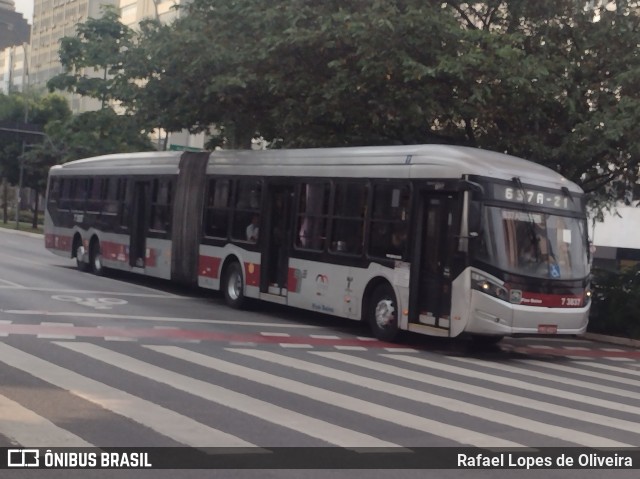 Viação Metrópole Paulista - Zona Sul 7 3837 na cidade de São Paulo, São Paulo, Brasil, por Rafael Lopes de Oliveira. Número da foto: #11640165.