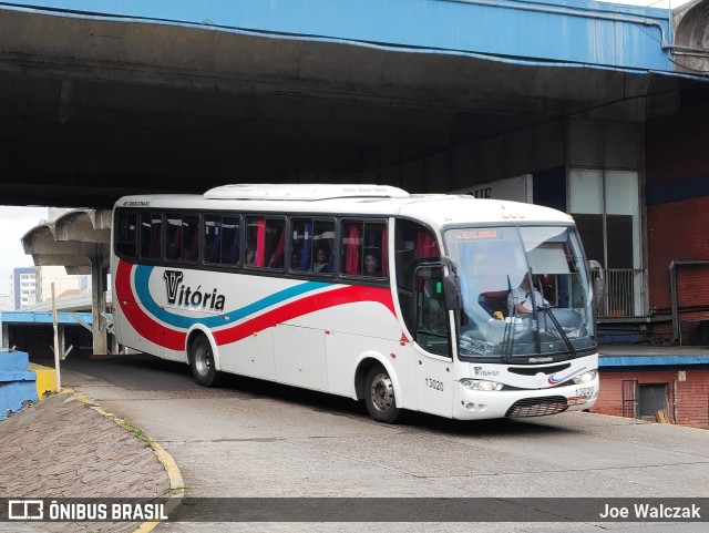 Expresso Vitória de Transportes 13020 na cidade de Porto Alegre, Rio Grande do Sul, Brasil, por Joe Walczak. Número da foto: #11646410.