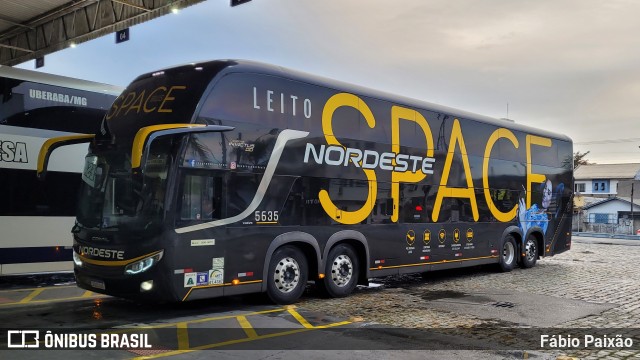 Expresso Nordeste 5635 na cidade de Balneário Camboriú, Santa Catarina, Brasil, por Fábio Paixão. Número da foto: #11647450.
