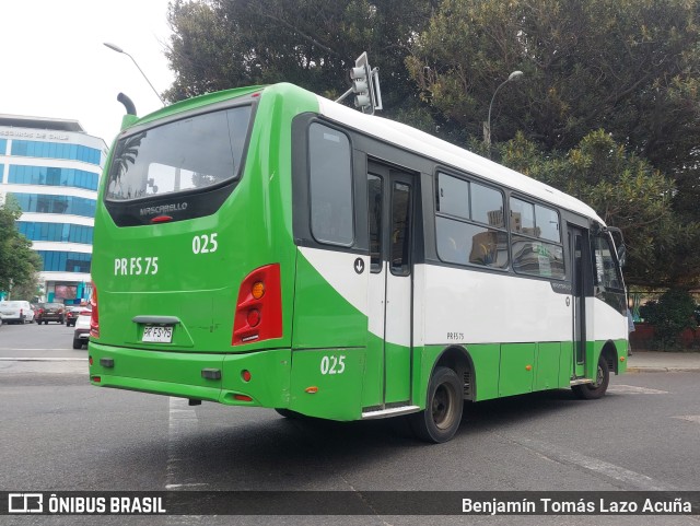 Viña Bus 025 na cidade de Valparaíso, Valparaíso, Valparaíso, Chile, por Benjamín Tomás Lazo Acuña. Número da foto: #11648833.