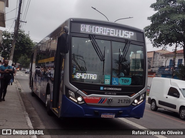 Viação Osasco 21.709 na cidade de São Paulo, São Paulo, Brasil, por Rafael Lopes de Oliveira. Número da foto: #11650668.