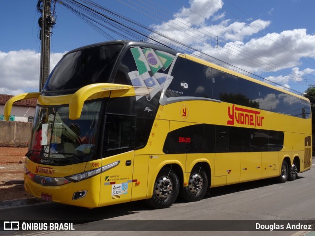 Yvone Tur 060 na cidade de Trindade, Goiás, Brasil, por Douglas Andrez. Número da foto: #11653237.