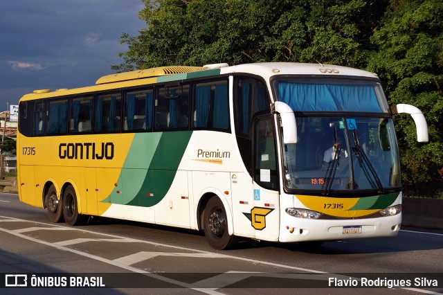 Empresa Gontijo de Transportes 17315 na cidade de Guaratinguetá, São Paulo, Brasil, por Flavio Rodrigues Silva. ID da foto: 11660376.