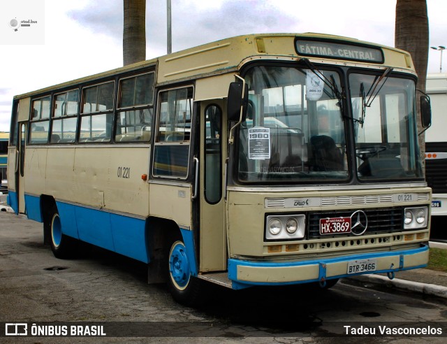 Ônibus Particulares 01 221 na cidade de Barueri, São Paulo, Brasil, por Tadeu Vasconcelos. ID da foto: 11658221.