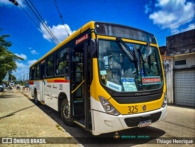 Empresa Metropolitana 325 na cidade de Recife, Pernambuco, Brasil, por Thiago Henrique. Número da foto: #11657985.