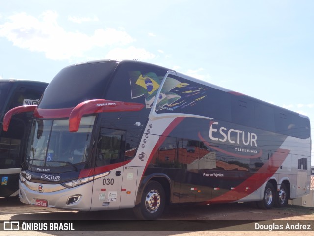 Esctur Turismo 030 na cidade de Trindade, Goiás, Brasil, por Douglas Andrez. ID da foto: 11662495.