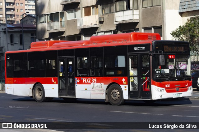 Buses Vule 2042 na cidade de Santiago, Santiago, Metropolitana de Santiago, Chile, por Lucas Sérgio da Silva. ID da foto: 11662475.