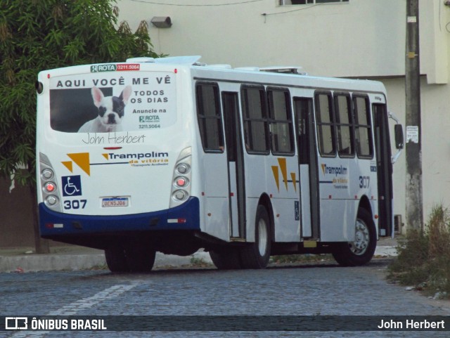 Trampolim da Vitória 307 na cidade de Parnamirim, Rio Grande do Norte, Brasil, por John Herbert. ID da foto: 11592549.