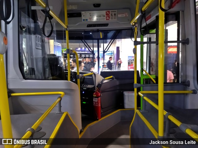 Marcopolo  na cidade de São Paulo, São Paulo, Brasil, por Jackson Sousa Leite. Número da foto: #11594392.