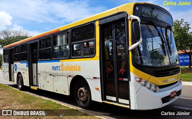 HP Transportes Coletivos 20424 na cidade de Goiânia, Goiás, Brasil, por Carlos Júnior. Número da foto: #11663146.