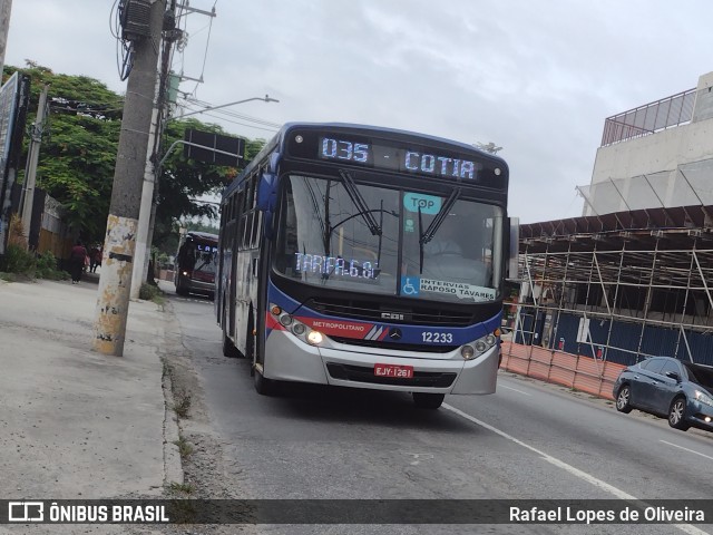 Auto Viação Bragança Metropolitana > Viação Raposo Tavares 12.233 na cidade de São Paulo, São Paulo, Brasil, por Rafael Lopes de Oliveira. Número da foto: #11663816.