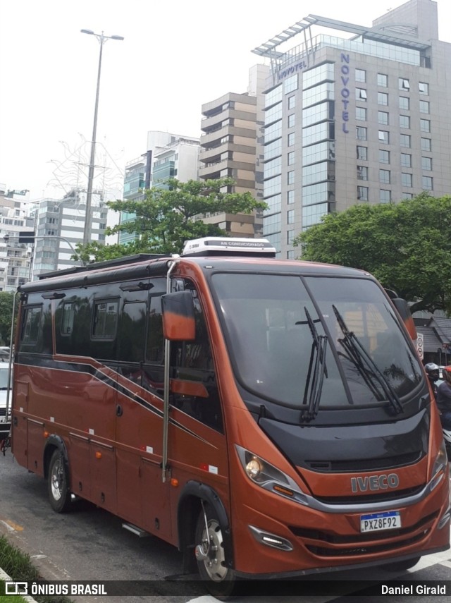 Motorhomes 8592 na cidade de Florianópolis, Santa Catarina, Brasil, por Daniel Girald. ID da foto: 11663237.