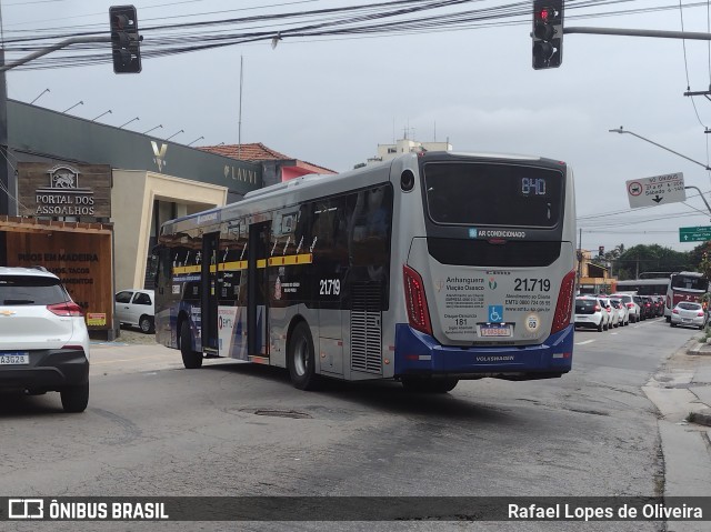 Viação Osasco 21.719 na cidade de São Paulo, São Paulo, Brasil, por Rafael Lopes de Oliveira. Número da foto: #11662741.