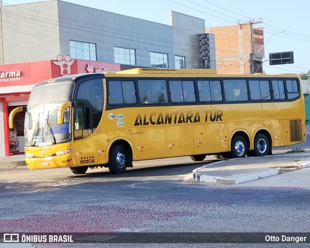 Alcântara Tur 3338 na cidade de Parnaíba, Piauí, Brasil, por Otto Danger. ID da foto: 11595077.