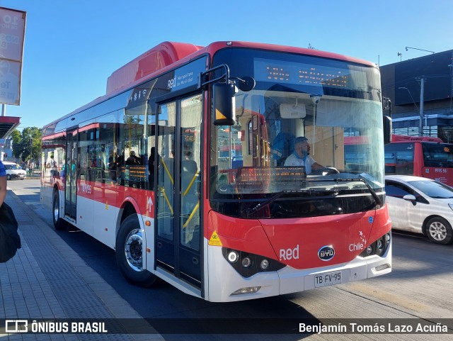 Metbus TBFV95 na cidade de Maipú, Santiago, Metropolitana de Santiago, Chile, por Benjamín Tomás Lazo Acuña. ID da foto: 11596319.