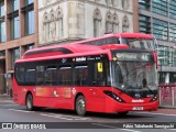 Metroline BEL2526 na cidade de London, Greater London, Inglaterra, por Fábio Takahashi Tanniguchi. ID da foto: :id.