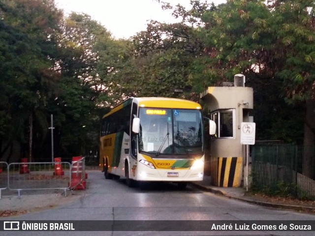 Empresa Gontijo de Transportes 15030 na cidade de São Paulo, São Paulo, Brasil, por André Luiz Gomes de Souza. ID da foto: 11606496.