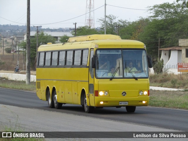 Ônibus Particulares 5280 na cidade de Caruaru, Pernambuco, Brasil, por Lenilson da Silva Pessoa. Número da foto: #11667474.