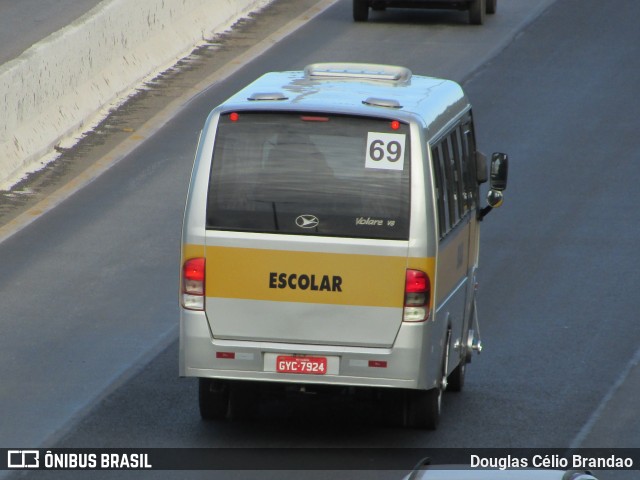 Escolares 69 na cidade de Belo Horizonte, Minas Gerais, Brasil, por Douglas Célio Brandao. Número da foto: #11666499.