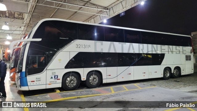 Auto Viação Catarinense 321318 na cidade de Balneário Camboriú, Santa Catarina, Brasil, por Fábio Paixão. Número da foto: #11688796.
