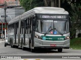 Via Sudeste Transportes S.A. 5 2760 na cidade de São Paulo, São Paulo, Brasil, por Bruno Kozeniauskas. ID da foto: :id.