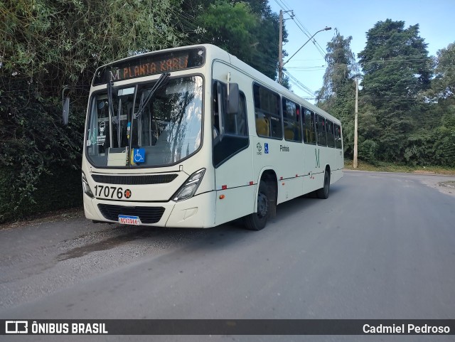 Expresso Azul 17076 na cidade de Pinhais, Paraná, Brasil, por Cadmiel Pedroso. ID da foto: 11695017.