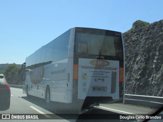 Autocars Majesti 696 na cidade de Santarém, Portugal, por Douglas Célio Brandao. Número da foto: #11696764.