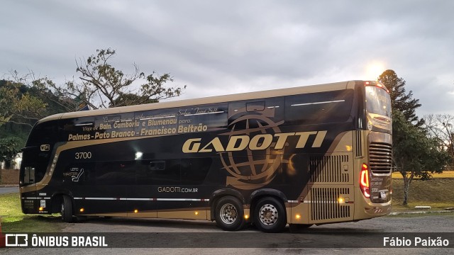 Auto Viação Gadotti 3700 na cidade de Blumenau, Santa Catarina, Brasil, por Fábio Paixão. ID da foto: 11695288.