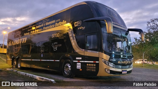 Auto Viação Gadotti 3700 na cidade de Blumenau, Santa Catarina, Brasil, por Fábio Paixão. Número da foto: #11695287.