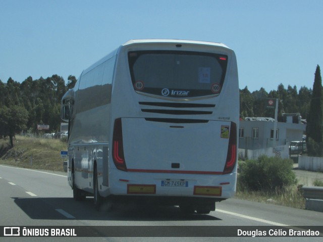 Ônibus da Itália 745 na cidade de Fátima, Santarém, Portugal, por Douglas Célio Brandao. Número da foto: #11696690.