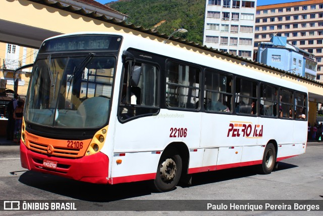 Petro Ita Transportes Coletivos de Passageiros 22106 na cidade de Petrópolis, Rio de Janeiro, Brasil, por Paulo Henrique Pereira Borges. ID da foto: 11699200.